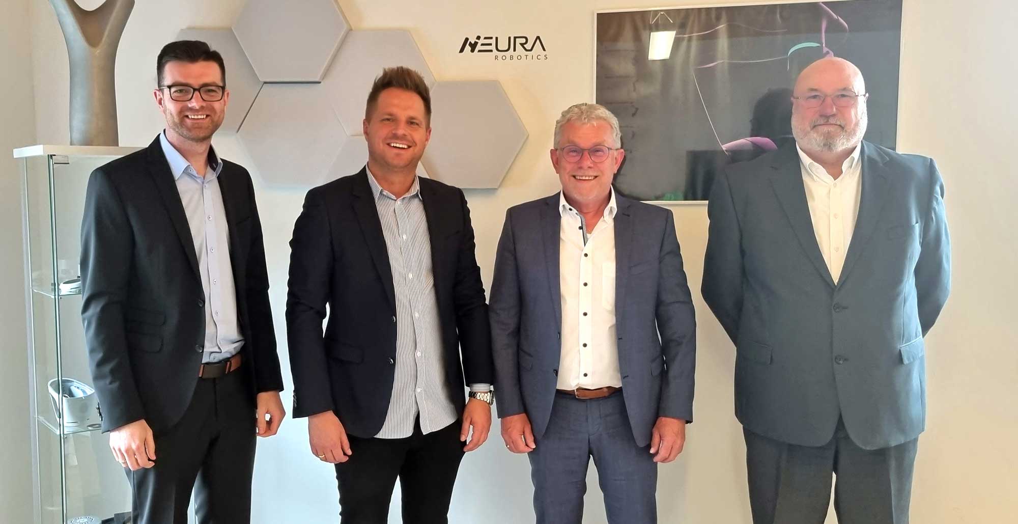 Unterzeichnung des Partnervertrag zwischen Neura Robotics und JP Industrieanlagen, Alexander Kemler, David Reger, Johann Paulus, Holger Gotthelf